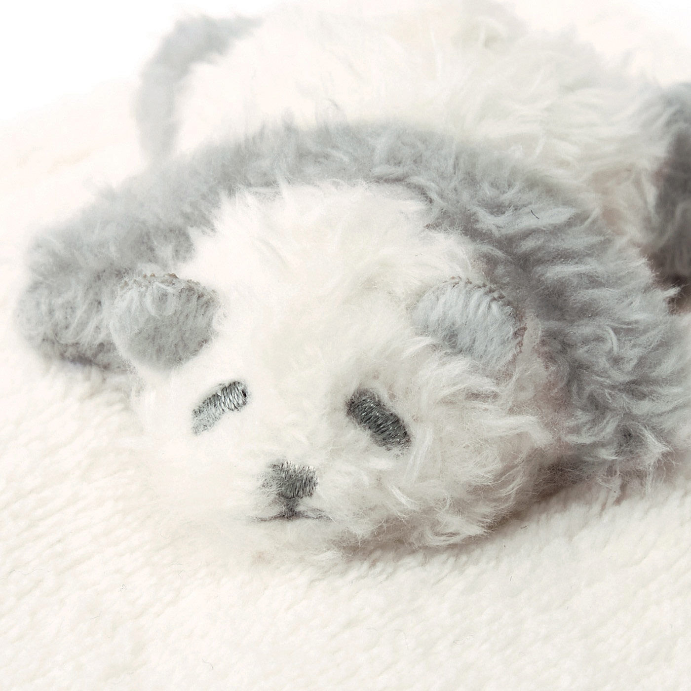 Do you know about the changing fur colors of panda cubs in different stages? Let this handkerchief show you!